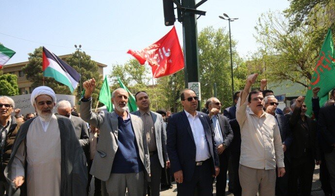 گنبد آهنین در مقابل اراده مردان بزرگی از پارس تحمل نداشت