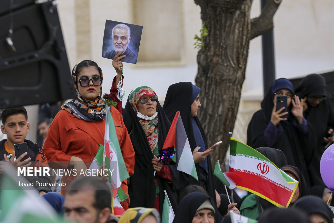 İran toplumu İsrail’e yönelik misilleme operasyonuna nasıl baktı?