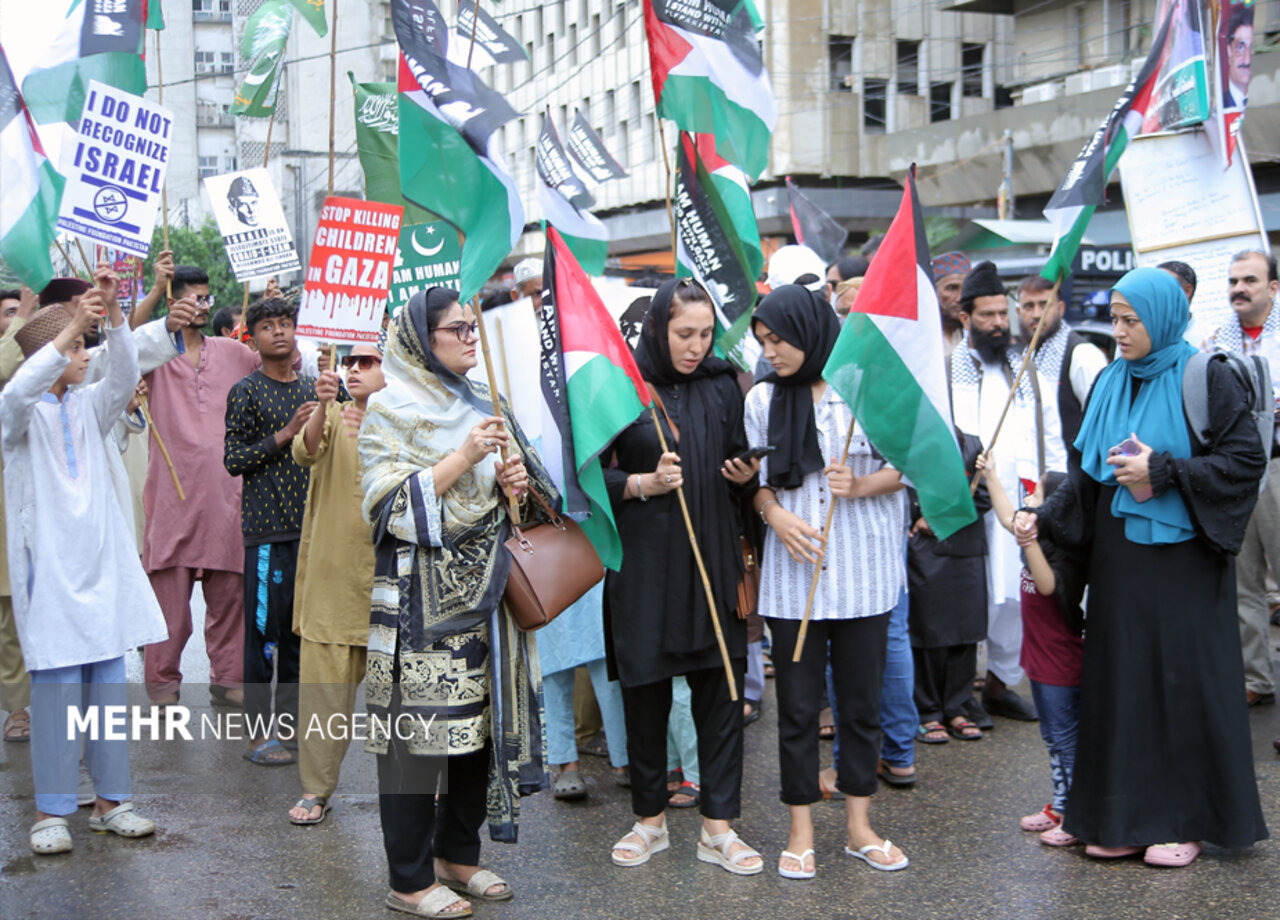ایران کا اسرائیل پر حملہ، پاکستانی شہر کراچی میں "جشن" اور اسرائیل مخالف مظاہرہ+ تصاویر 