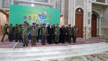 عشية اليوم الوطني للجيش.. عدد من القادة والمنتسبين يجددون العهد مع مبادئ الإمام الخميني(رض)