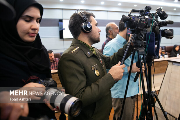 نشست خبری فرمانده نزاجا به مناسبت روز ارتش