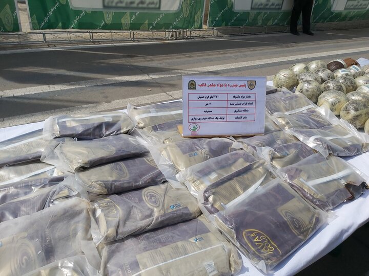 از توقیف تریلی با حمل یک تن شیشه تا کشف ۷۰۰ کیلوگرم هروئین