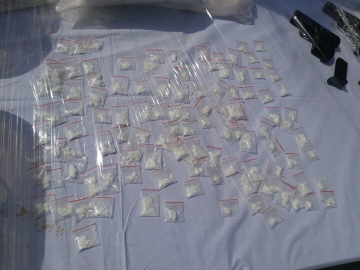 دستگیری زوج قاچاقچی با ۲۰ کیلو ماده مخدر شیشه در میناب