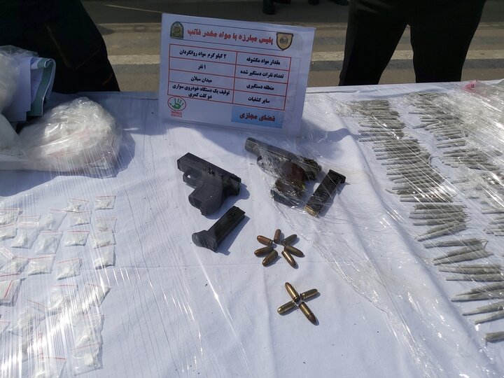 از توقیف تریلی با حمل یک تن شیشه تا کشف ۷۰۰ کیلوگرم هروئین