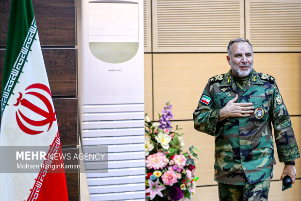 نشست خبری فرمانده نزاجا به مناسبت روز ارتش