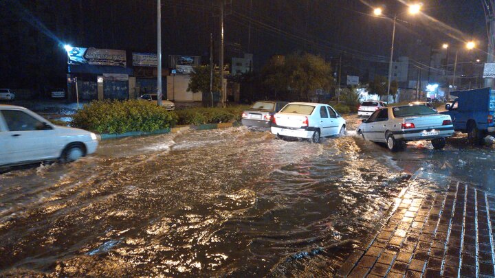 وضعیت بارندگی و آبگرفتگی شدید در خیابان‌های بندرعباس 