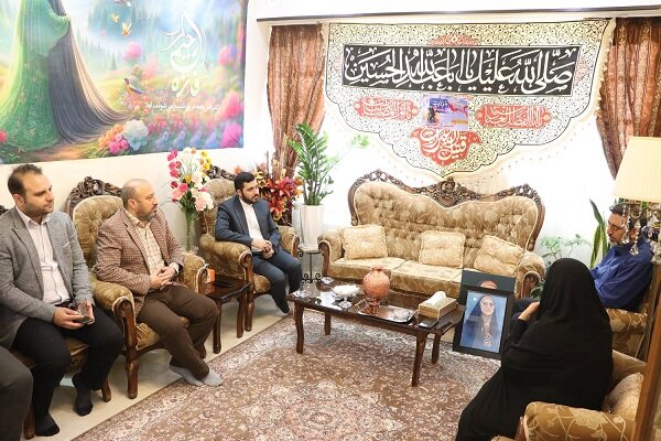 شهید فائزه رحیمی جوانی با اندیشههای ناب انقلاب اسلامی بود شهید فائزه رحیمی جوانی با اندیشههای ناب انقلاب اسلامی بود