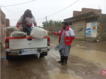 آخرین اقدامات امدادی در سیل جنوب کشور / ۴۳ مسافر اتوبوس‌های گرفتار شده در سیلاب نجات یافتند