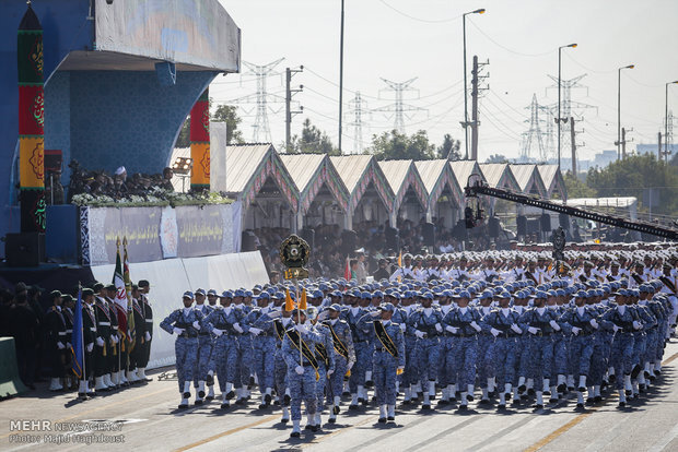 یگان‌های پیاده نیروهای ۴ گانه ارتش در رژه تهران شرکت کردند 