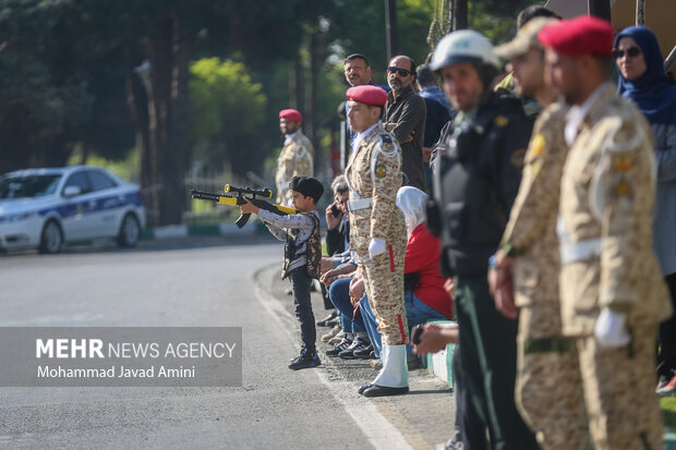 مراسم رژه روز ارتش در قزوین