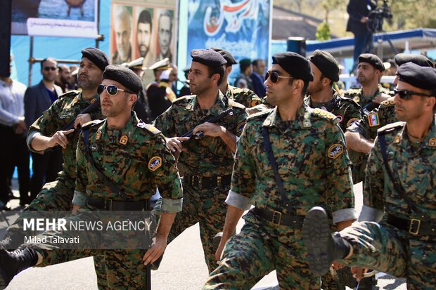 رژه یگان های نظامی در گیلان به مناسبت روز ارتش
