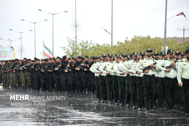 مراسم رژه روز ارتش در بیرجند