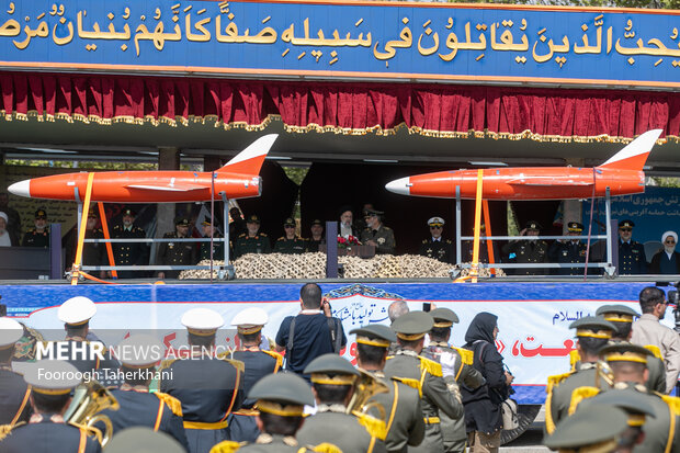 مراسم رژه روز ارتش با حضور رئیس جمهور
