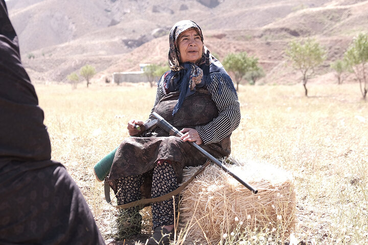 «اسلحه مادری» ماجرای یک عشق مادرانه است/ خانواده به وسعت یک کشور «اسلحه مادری» ماجرای یک عشق مادرانه است/ خانواده به وسعت یک کشور