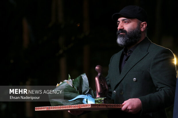 جایزه «چهره سال هنر انقلاب اسلامی» وظیفه هنرمند را بیشتر میکند