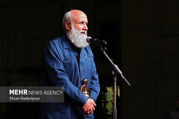 هنرمندانی که برای وعده صادق نقش زدند/چهره سال هنر انقلاب تجسمی شد