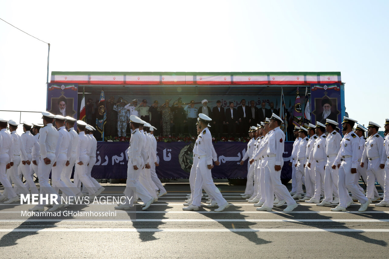 رژه روز ارتش در بوشهر برگزار شد