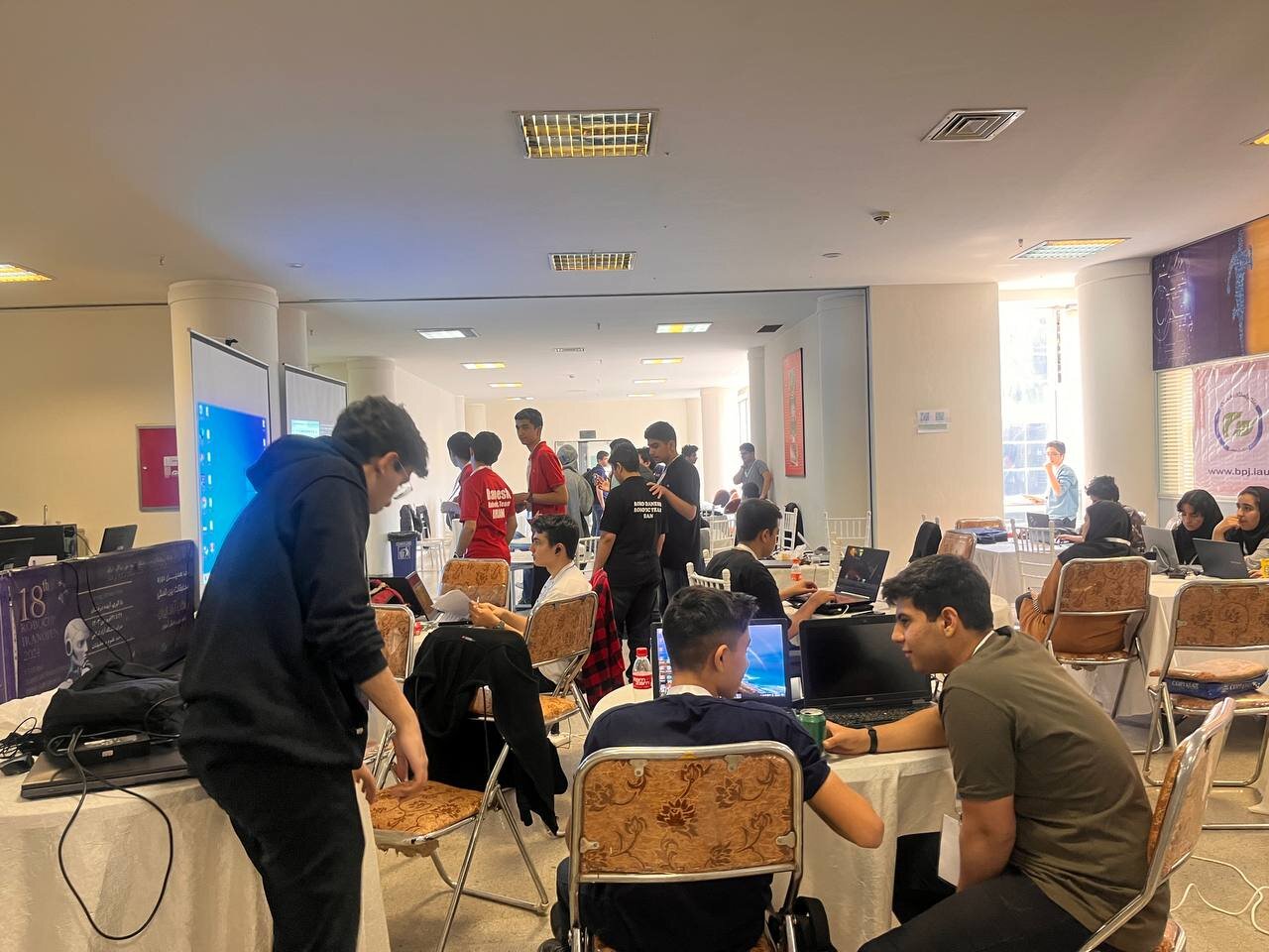 هجدهمین دوره مسابقات بین المللی ربوکاپ آزاد ایران آغاز به کار کرد