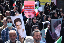 Erak halkından İran'ın İsrail operasyonuna destek gösterisi