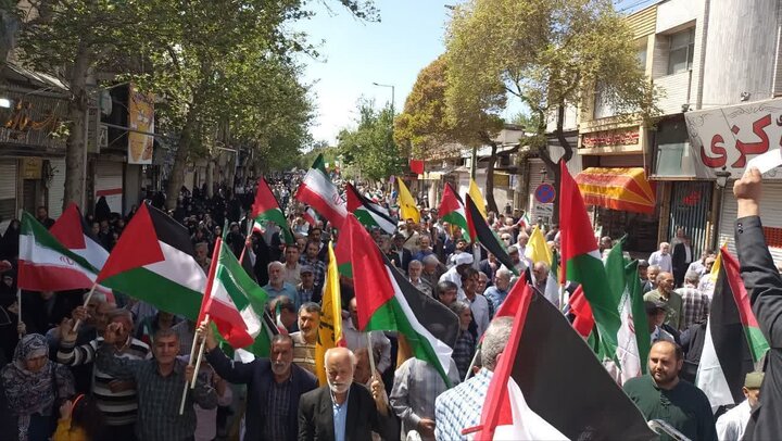 مردم اصفهان در حمایت از عملیات وعده صادق راهپیمایی کردند