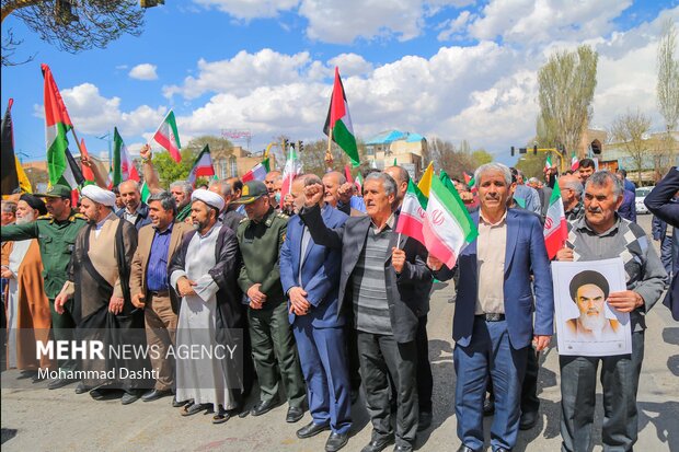 راهپیمایی مردم اردبیل در حمایت از عملیات «وعده صادق»