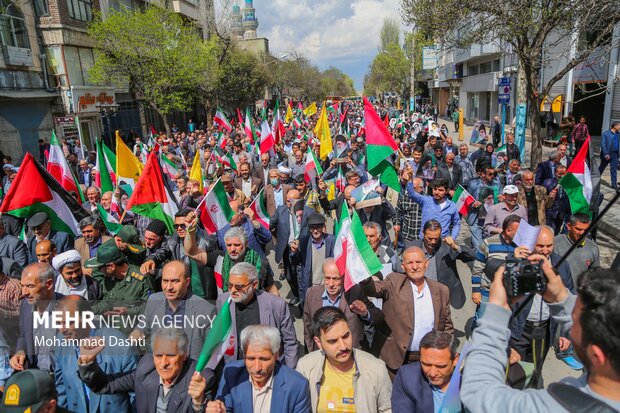 راهپیمایی مردم اردبیل در حمایت از عملیات «وعده صادق»