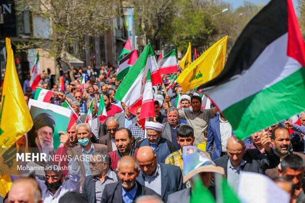راهپیمایی مردم اردبیل در حمایت از عملیات «وعده صادق»