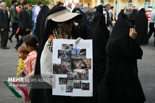 راهپیمایی مردم ارومیه در حمایت از عملیات «وعده صادق»
