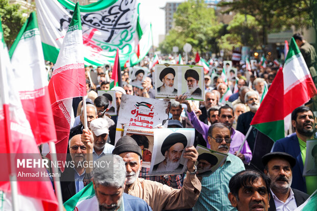 مشہد کے عوام کا آپریشن"وعدہ صادق" کی حمایت میں زبردست مارچ
