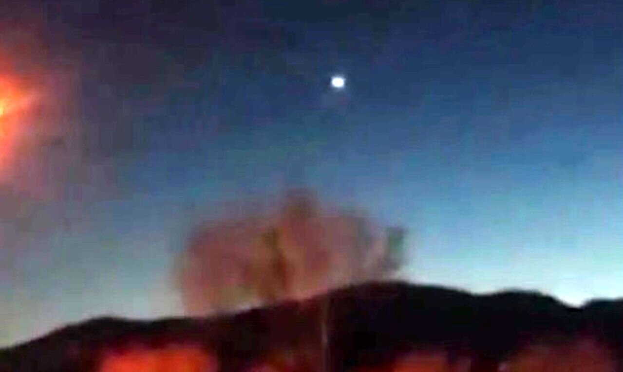 منشا صدای انفجار در خنداب شلیک پدافند بوده است منشا صدای انفجار در خنداب شلیک پدافند بوده است