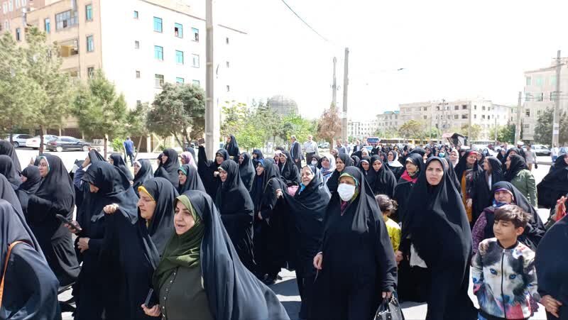 مردم پایتخت در حمایت از عملیات «وعده صادق» راهپیمایی کردند