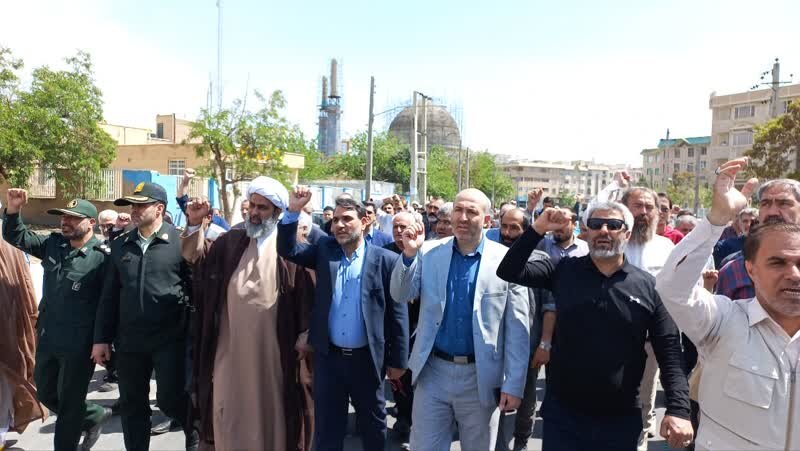 مردم پایتخت در حمایت از عملیات «وعده صادق» راهپیمایی کردند