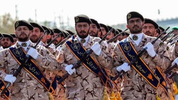 Gen. Bagheri, Gen. Mousavi felicitate IRGC formation anniv.