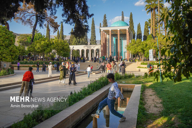 اول اردیبهشت، سر ارادت ما به سعدی شیرین سخن اول اردیبهشت، سر ارادت ما به سعدی شیرین سخن