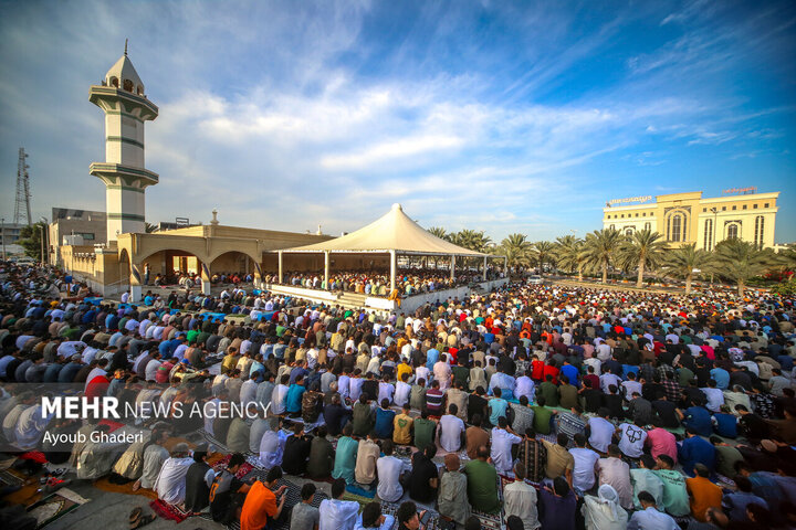 اقامه نماز عید سعید فطر در جزیره کیش