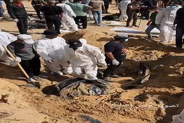 پیکرهای یافته‌شده در گورهای جمعی غزه آثار شکنجه داشتند/ احتمال زنده‌به‌گورشدن برخی افراد