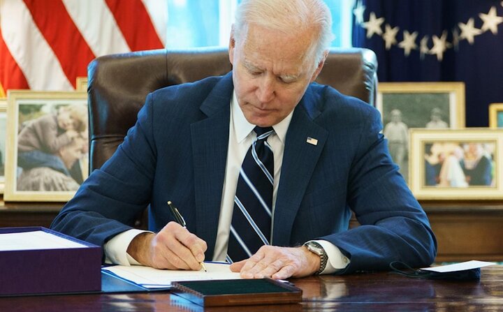 Biden signs bill extension permitting gov. spying on people