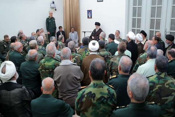 جمعی از فرماندهان نیروهای مسلح با رهبر انقلاب دیدار کردند