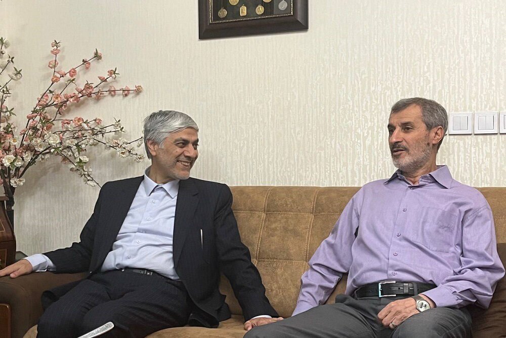 وزیر ورزش به دیدار سرمربی پیشین تیم ملی فوتبال ایران رفت