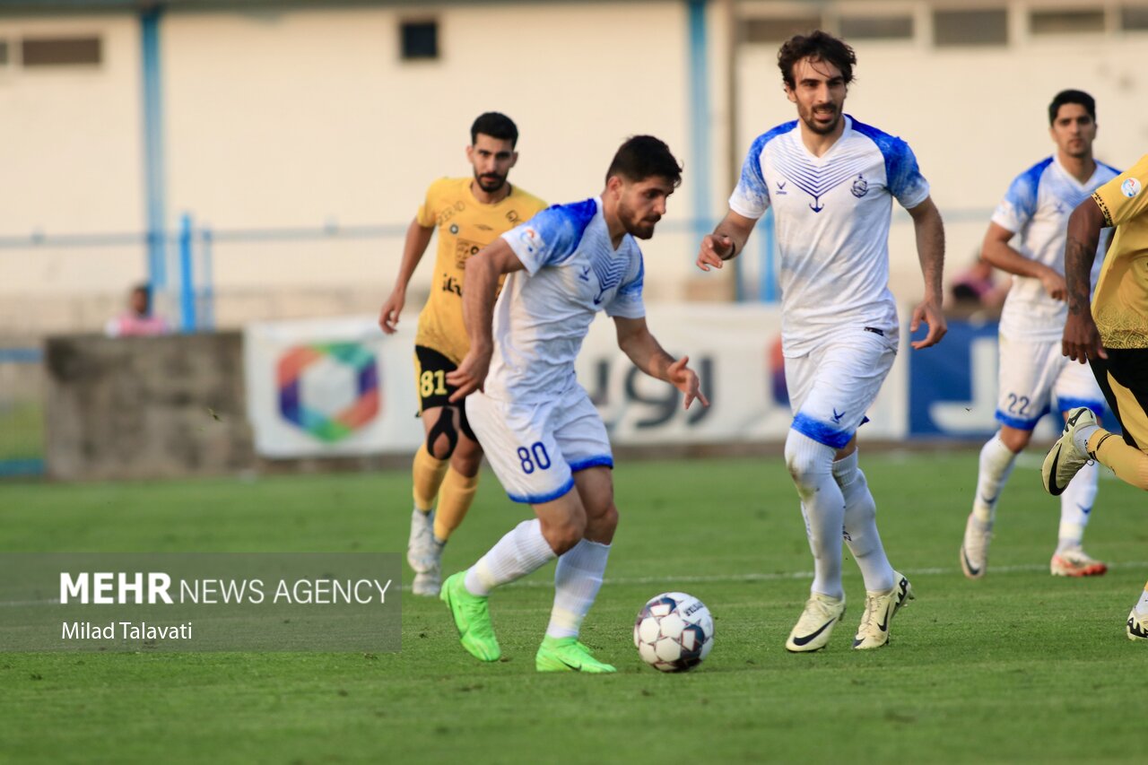 مصاف قوهای سپید انزلی با طلایی پوشان اصفهان در لیگ بیست و پنجم مصاف قوهای سپید انزلی با طلایی پوشان اصفهان در لیگ بیست و پنجم
