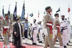 ایران کے صدر کا دورۂ پاکستان؛ پاکستانی وزیراعظم کی جانب سے باضابطہ استقبال