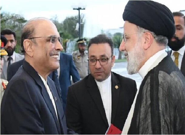 الرئيس الإيراني يلتقي نظيره الباكستاني في اسلام اباد