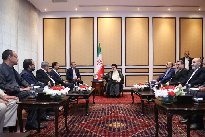 رئيسي يؤكد دور البرلمانين الإيراني والباكستاني في تسريع تعزيز العلاقات الثنائية