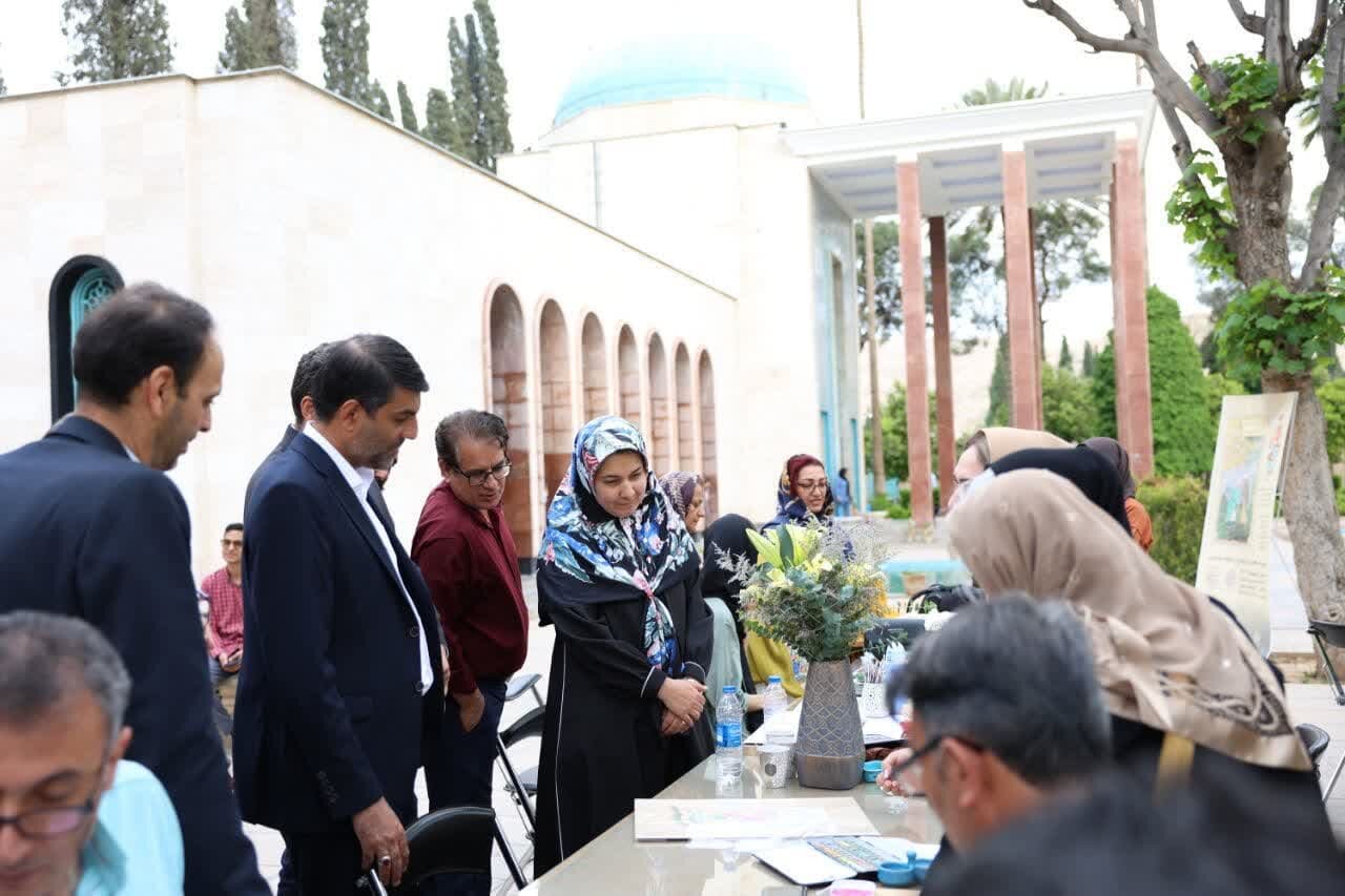 رویداد هنری گل و مرغ و خوشنویسی در جوار آرامگاه سعدی برپا شد