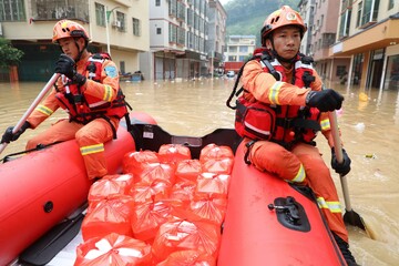 China evacuates over 100,000 due to heavy rain in Guangdong