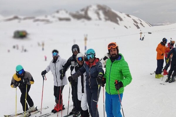 پوست اندازی در اسکی با نسل جدید مربیان و مدرسان پوست اندازی در اسکی با نسل جدید مربیان و مدرسان