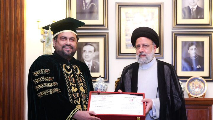 گورنر سندھ نے ایرانی صدر کو ڈاکٹریٹ کی اعزازی ڈگری دیدی