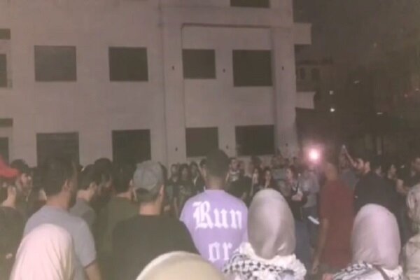 تظاهرات مردم اردن در اطراف سفارت رژیم صهیونیستی+ فیلم