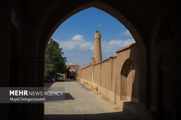 بافت تاریخی و ورودی مسجد جامع فهرج