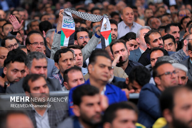 دیدار هزاران نفر از کارگران سراسر کشور با رهبر معظم انقلاب اسلامی